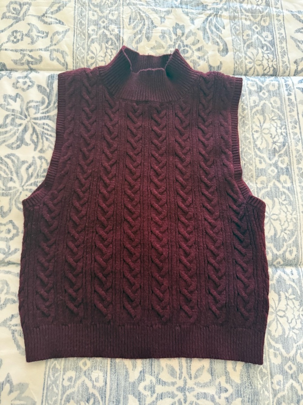 Women's Cable Knit Sleeveless Mock Neck Sweater Vest - Burgundy
